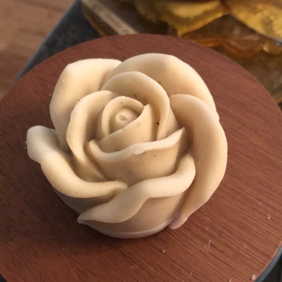 May is Mother’s Day and Teacher Appreciation Month. Makes sense to give scents! - Picture 6 of 13